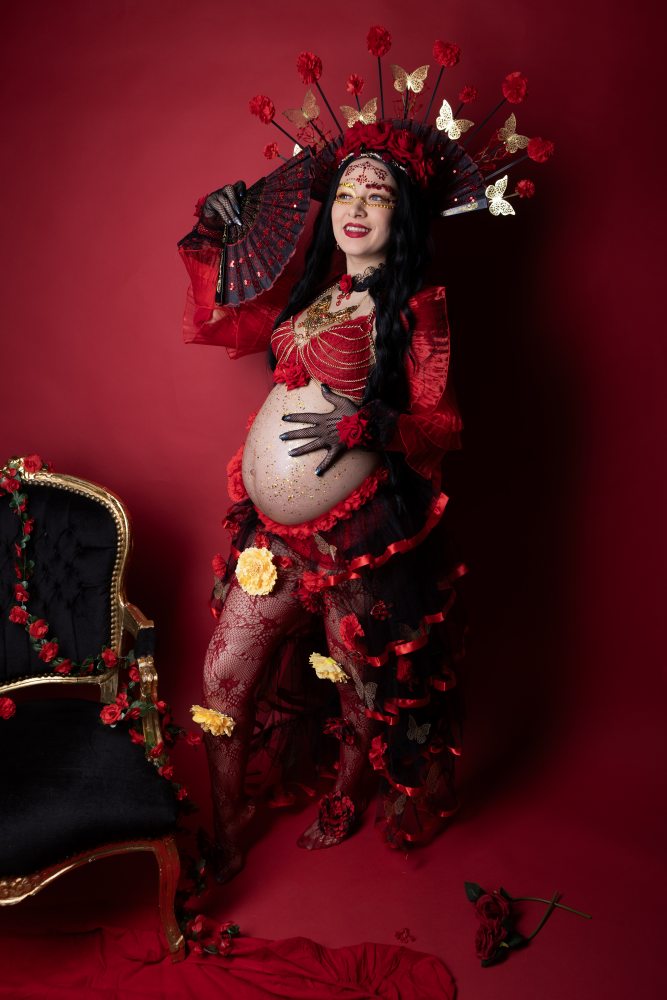 Luminous maternity photoshoot in Aberdeen studio