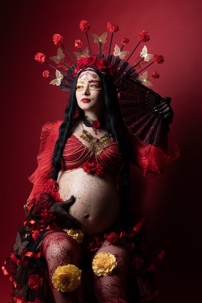 Warm maternity session moments